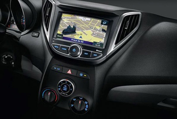 Família Hyundai HB20 recebe central multimídia mais completa do segmento de carros compactos