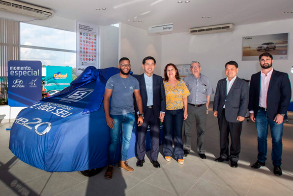 Hyundai Motor Brasil entrega HB20 Copa do Mundo FIFA sorteado na rifa da 35ª Festa das Nações