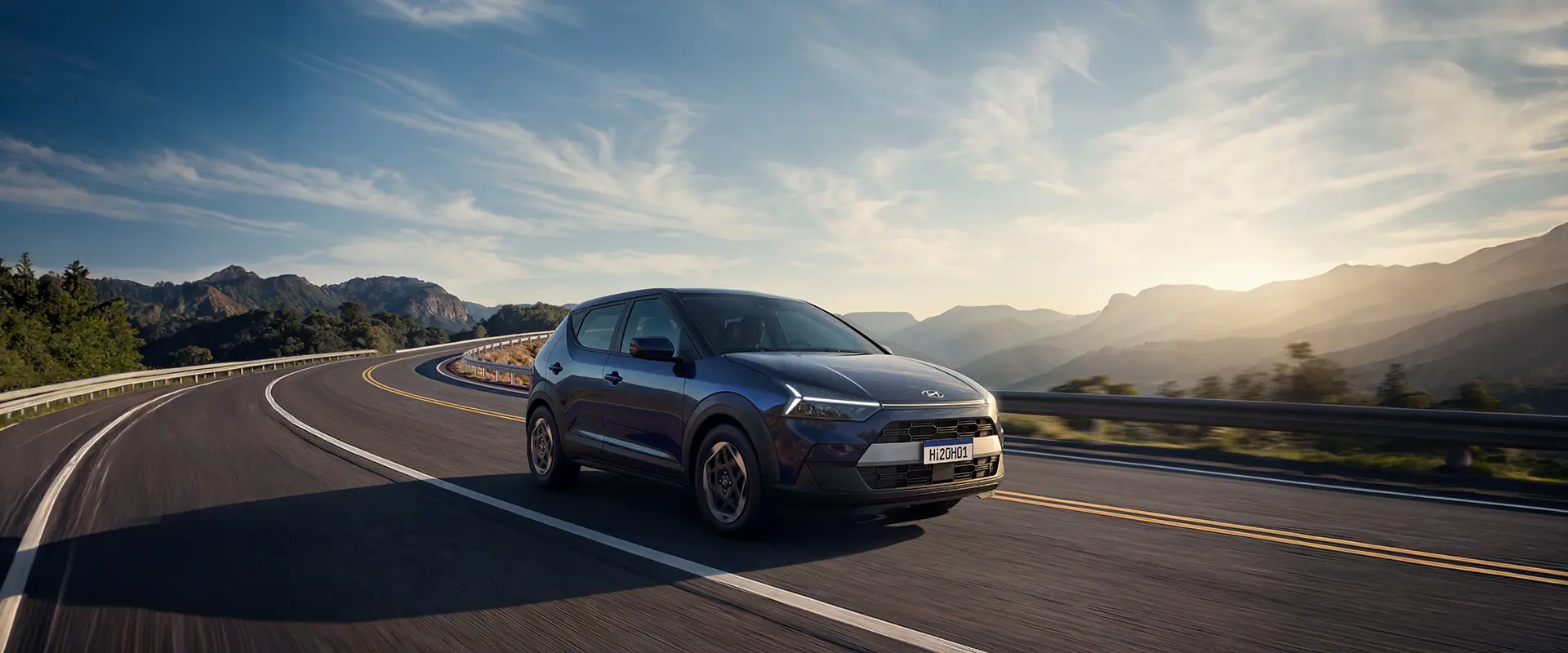 Novo Hyundai i20 em alta velocidade na estrada. 