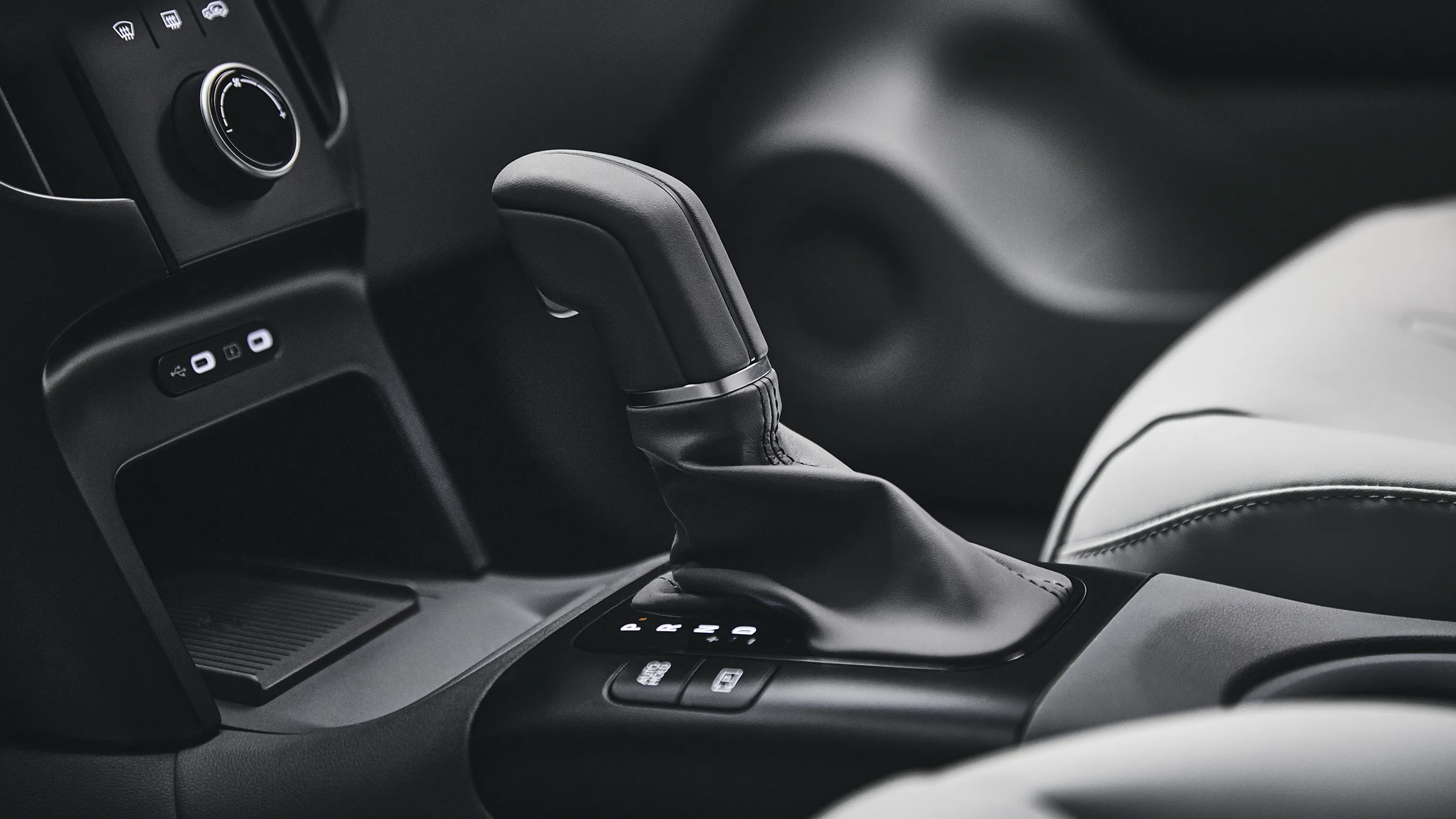 Manopla do câmbio automático do Novo Hyundai i20 com acabamento em couro.
