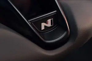 Emblema N Line no volante do Novo Hyundai CRETA N Line.