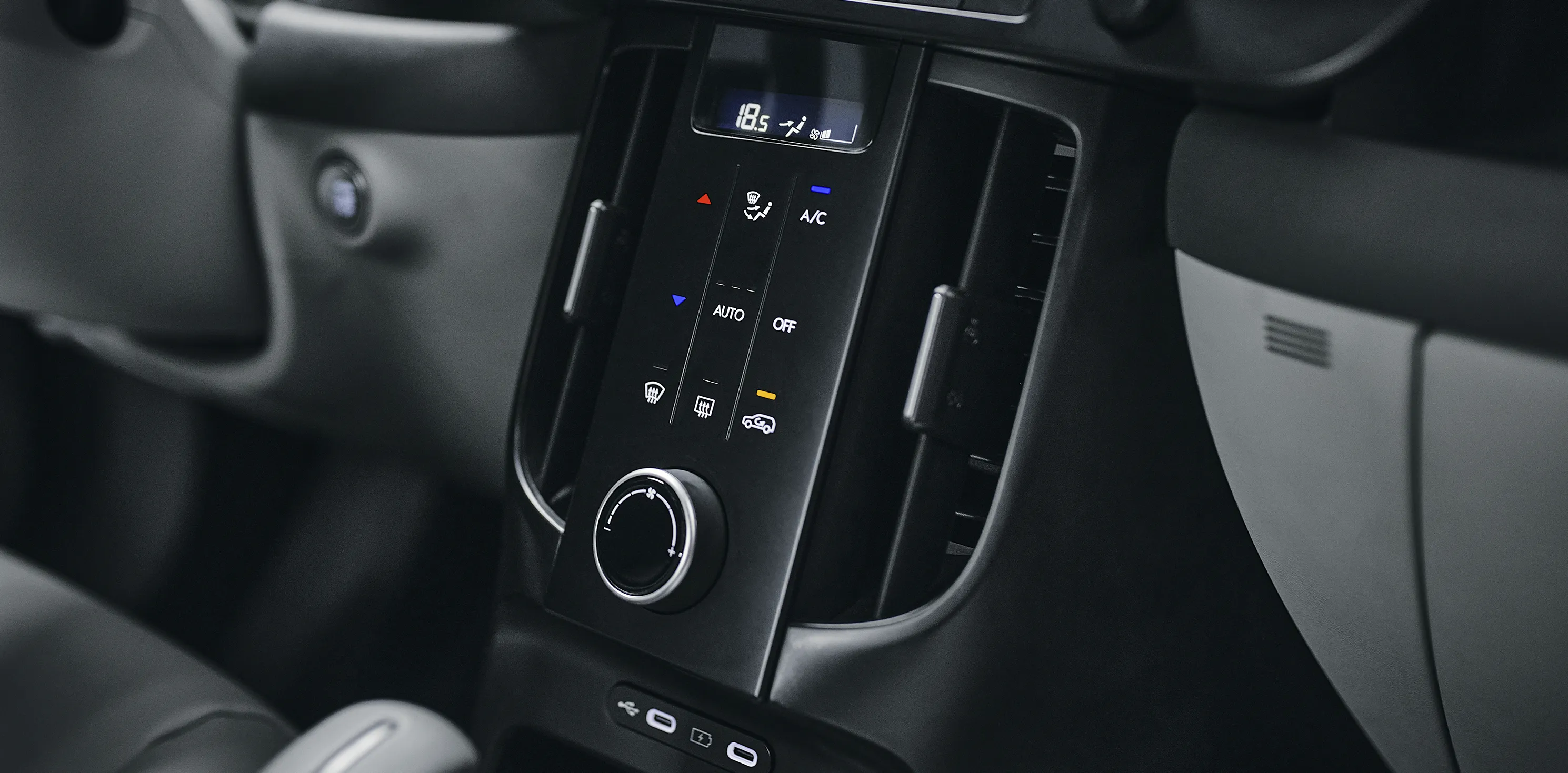 Ar-condicionado digital do Novo Hyundai i20 com funções individuais.