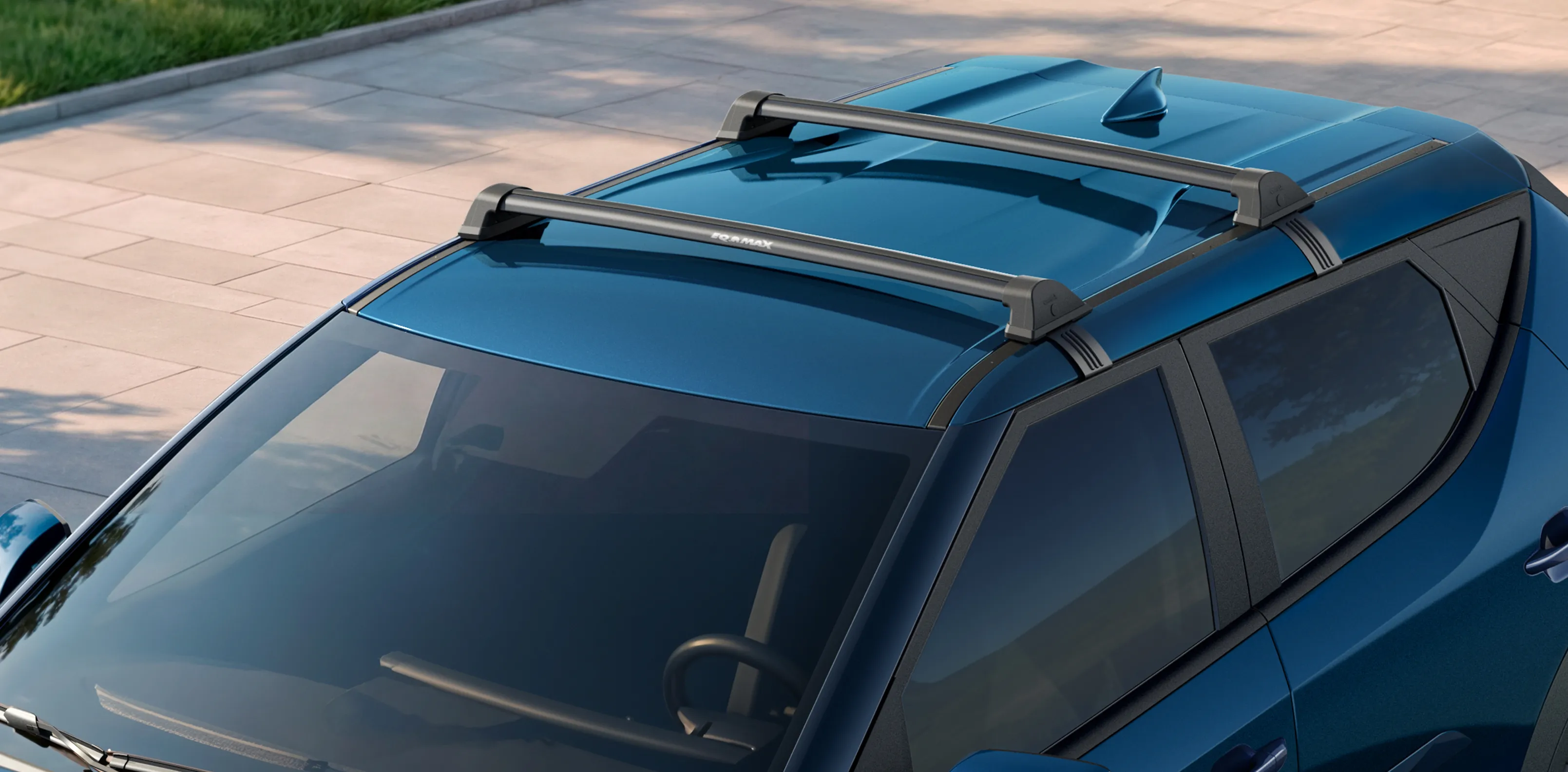 Teto do Novo Hyundai i20 com barras transversais instaladas para transporte de bagagem.