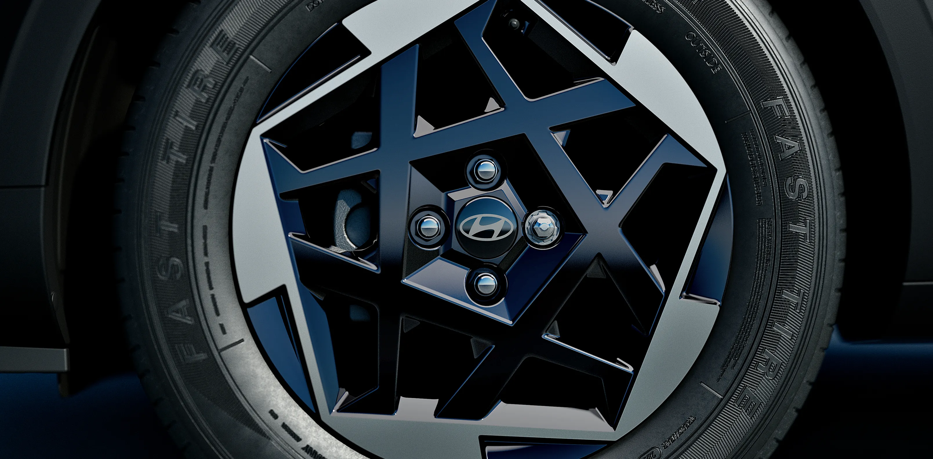 Roda do Novo Hyundai i20 com trava antifurto instalada no parafuso da roda.