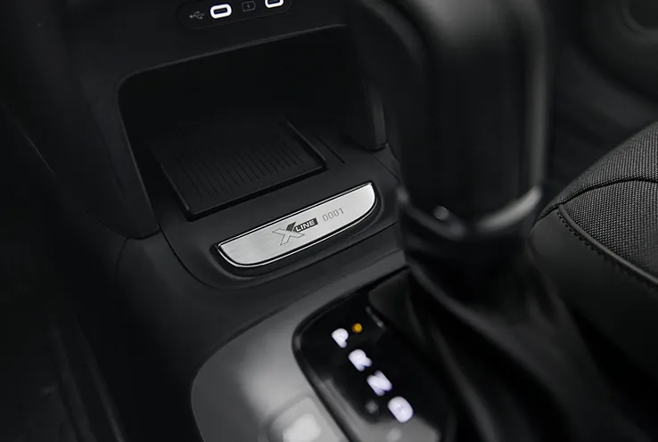 Plaqueta numerada X Line no console central do Novo Hyundai i20.