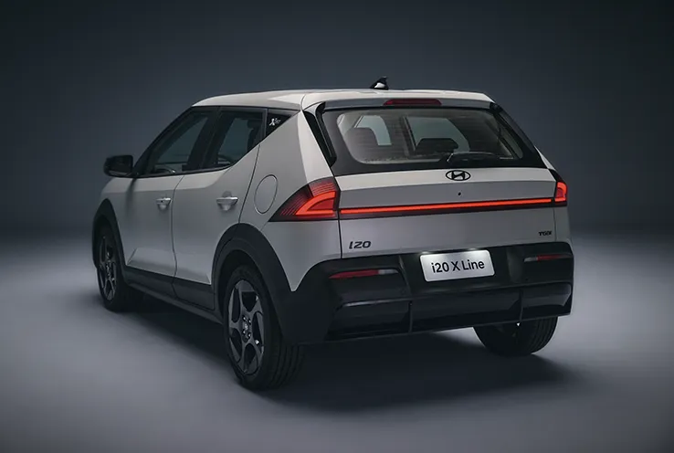 Protetores dos para-choques traseiros do Novo Hyundai i20 X Line na cor preto brilhante
