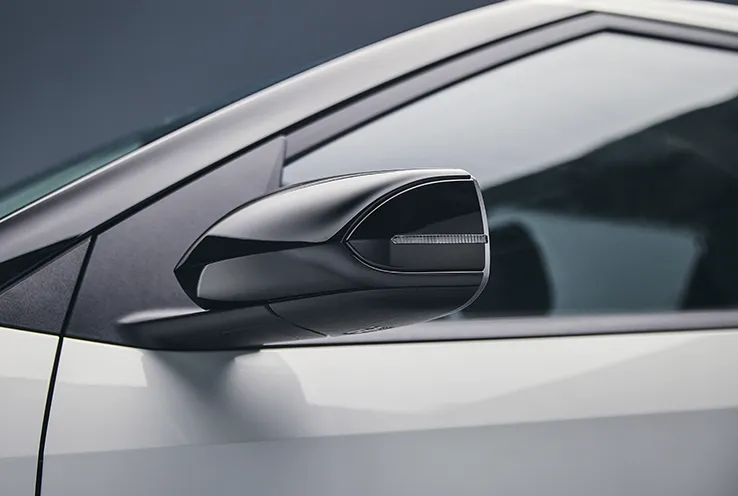 Retrovisores externos do Novo Hyundai i20 X Line na cor preto brilhante.