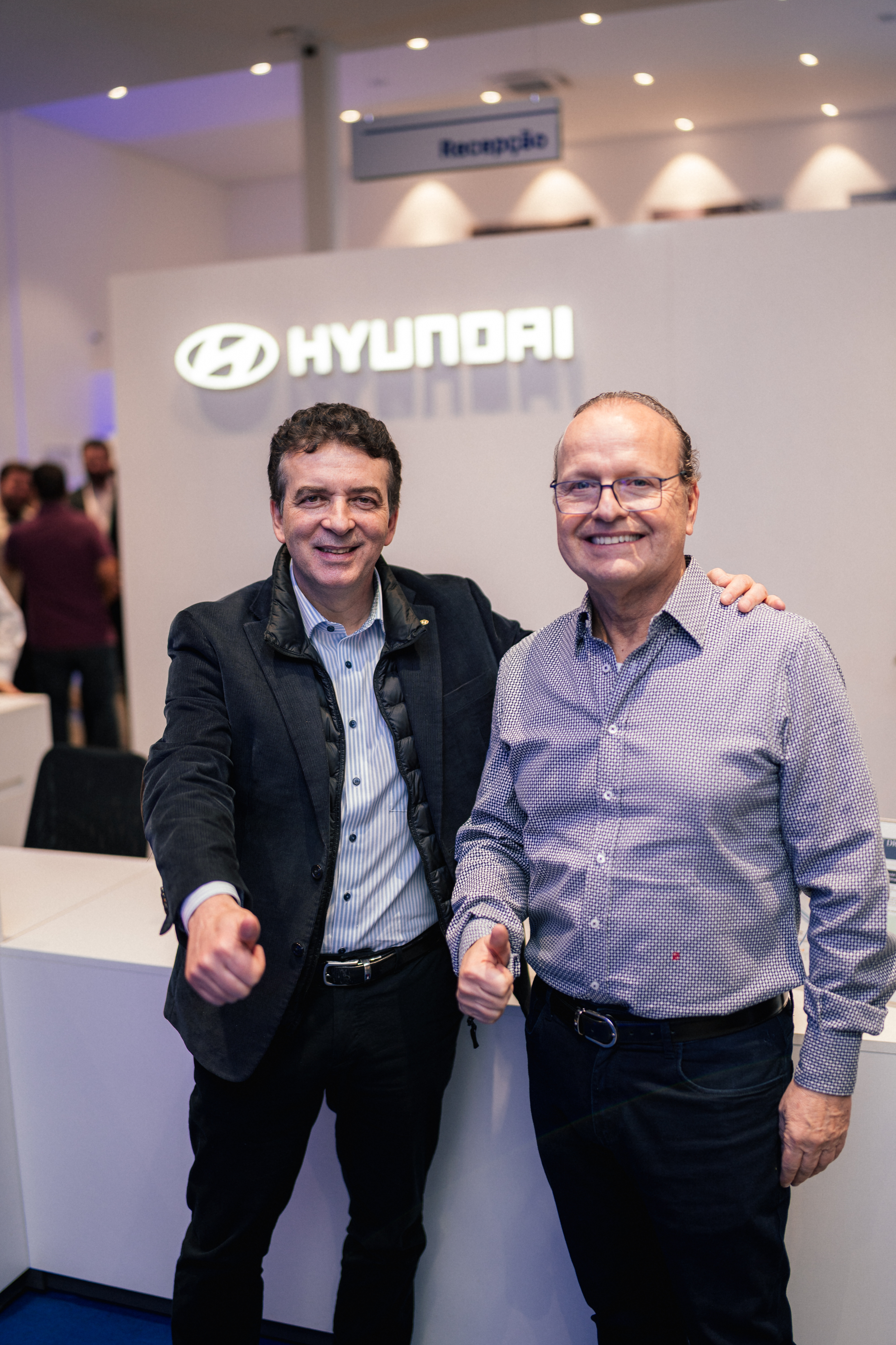 Airton Cousseau, presidente e CEO da Hyundai Motor Brasil, e Aral Moreira, presidente do Grupo Saldanha Moreira e diretor da Golden Motors, inauguram unidade em Votuporanga (SP)