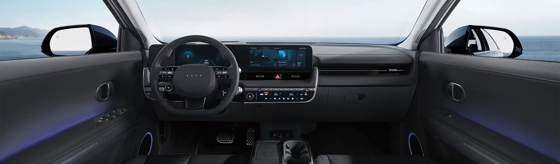 Interior do IONIQ 5 com acabamento na cor preta.